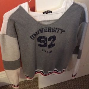 I’m selling a hoodie it’s so soft